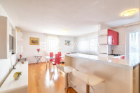 Zagreb, Vrapče, prostran četverosoban stan 104 m² s garažom