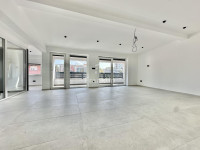 ZAKUP, UREDSKA ZGRADA 269m2 + 2 parkirna mjesta, Srednjaci