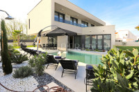 ZATON - pokraj Zadra, luksuzna villa s bazenom, 263 m2!