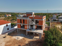 ZATON – prostrani apartman s vrtom i terasom u mirnom okruženju!!