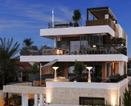 ZATON - trosoban luksuzni stan s krovnom terasom 232 m2, 50 m od mora!