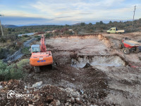 ZEMLJIŠTE 1.000 m² S GRAĐEVINSKOM DOZVOLOM I PROJEKTOM – PRIMOŠTEN