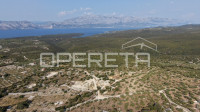 Veliko građevinsko zemljište s pravomoćnom dozvolom – otok Brač