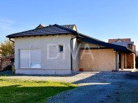 Zemljište sa građevinsom dozvolom za katnicu+ pomoćna zgrada, 80 m2