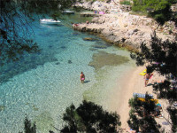 Zemljište na Hvaru 70 metara od mora