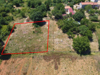 Zemljište na mirnoj lokaciji pogodno za izgradnju obiteljske kuće ili