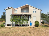 ZEMUNIK DONJI - Samostojeća katnica s velikim dvorištem - 260m2