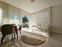 ŽNJAN, LUKSUZAN STAN S PARKINGOM, DUGOROČNO