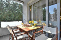 ŽNJAN-TROSOBAN STAN SA GARAŽOM NA ODLIČNOJ LOKACIJI