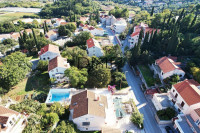 ŽUPA! SNIŽENO! VILLA S BAZENOM 250m2, garaža, parking