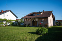 Županja, prostrana obiteljska kuća površine 180 m² na parceli od 788 m