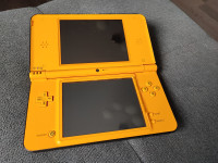 Nintendo DSi XL sa 900 igrica
