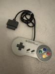 Super Nintendo orginal joystick-super famicom,ispravno,super stanje
