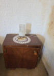 Antikni noćni ormarić