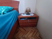 Dva vrlo kvalitetna noćna ormarića