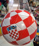 Nogometna lopta - "Bijelo-crveni "kockica" motiv