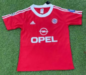 Bayern München nogometni dres sezona 2001./2002.