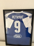 Prodajem uokvireni potpisani dres od Petkovića