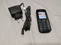 NOKIA 100 mobitel na dugmad sa punjačem
