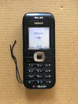 Nokia 6030, otključan na sve mreže, ima punjač