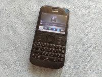 NOKIA E5-00 (KAO NOVA) Wi-Fi, HR JEZIK, SVE MREŽE, OK BATERIJA, PUNJAČ