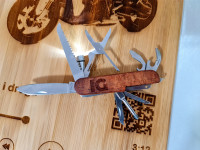 Personalizirani švicarski nož sa 11 alata