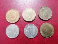 Kovanice razne vrste stranih valuta s posebnim oznakama