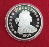 Replika srebrnog dolara datirana 1804 godine