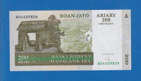 5269 / MADAGASKAR 1000 FRANCS 2004  /  UNC / ORIGINALNA NOVČANICA