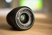 Sony FE 28-70mm f/3.5-5.6 OSS kit Lens za Full Frame