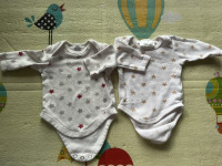 Dva bijela bodija sa zvijezdama 56