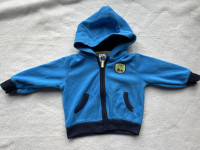 Plava majica na kopčanje / duksa 6 mjeseci