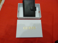 NOVČANIK ZA KARTICE GUESS