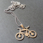 Bicikl - privjesak na kožnom i srebrnom lančiću