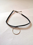 CHOKER OGRLICA S ZLATNIM PRIVJESKOM - NOVO