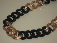 CRNO - ZLATNA OGRLICA  - NOVO