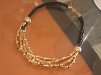 NOVA CRNO - ZLATNA OGRLICA