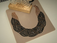 NOVA OGRLICA S ETIKETOM