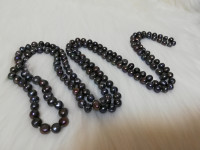 duga ogrlica (3x), od rječnih bisera vel. 7-8mm (nekorišteno)