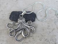 Hobotnica privjesak na srebrnom lančiću