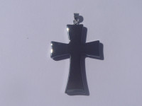 Križ od hematita - poludragi kamen , rijetkost cijena 30 € , nov .