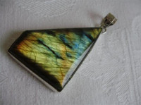 POVOLJNO! Prekrasan labradorit