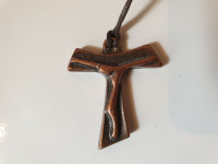 Lančić sa križićem Tau