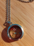 Medaljon/locket s raznim figuricama