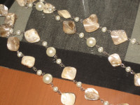 NOVA OGRLICA S BISERIMA