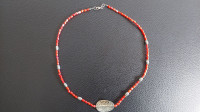 Ogrlica - koraljne perle sa metalnim ukrasima