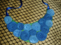 Ogrlica ruže, nijanse plave