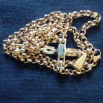 Prodajem zlatnu ogrlicu s krizicem, 18 kt (750), duzine 40 mm, nova