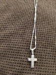 Srebrni lančić sa Krizem sa cirkonima 925. Novo