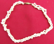 Stara ogrlica od neobrađenih riječnih bisera